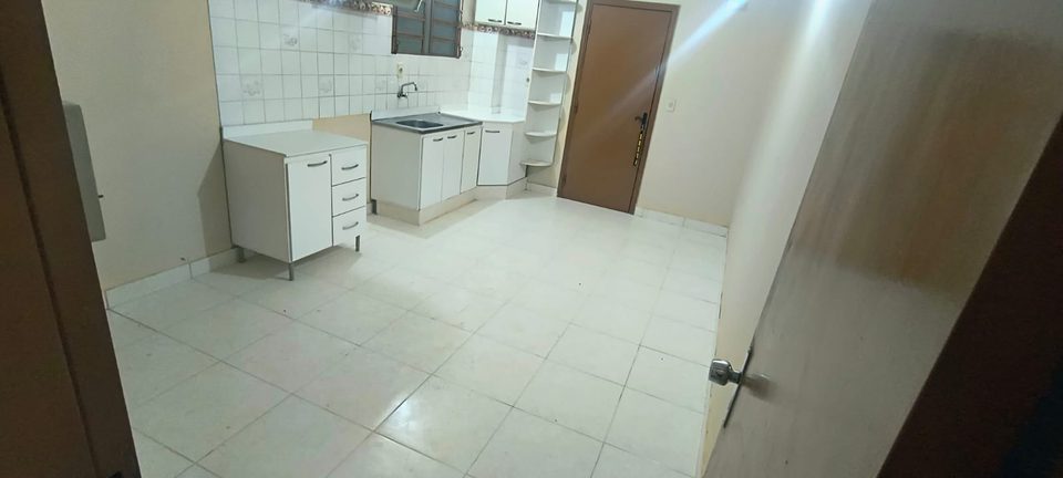 Cocina con el piso nuevo terminado