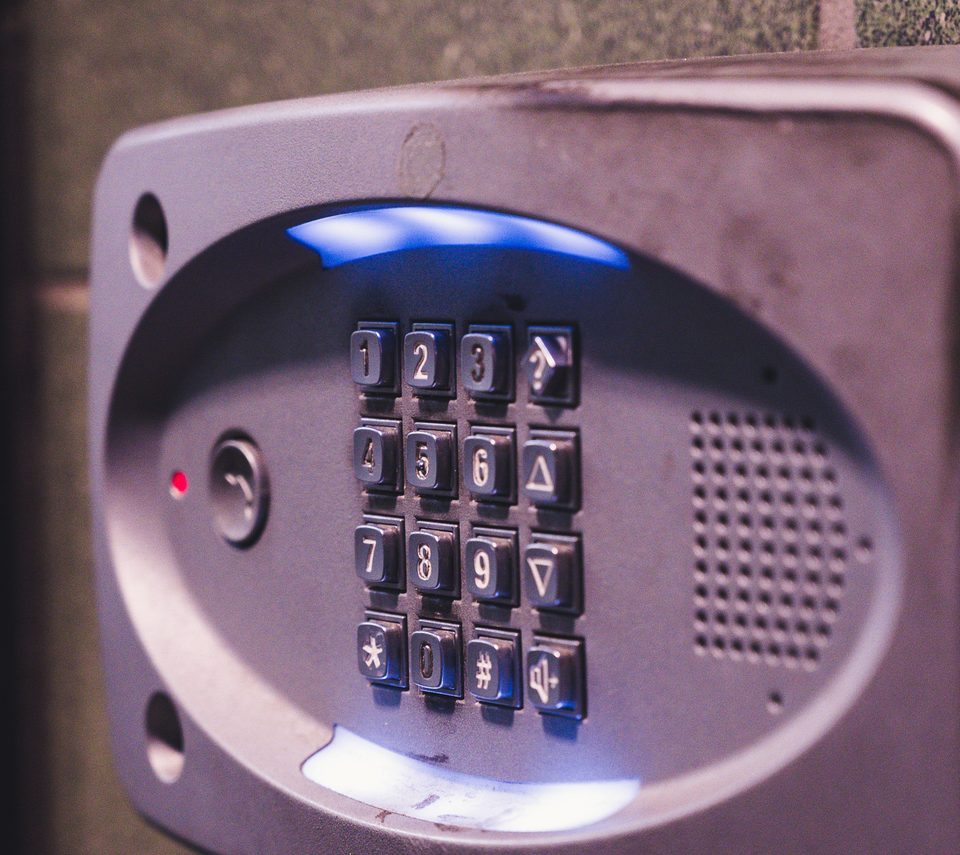 Teclado numérico iluminado de un control de acceso